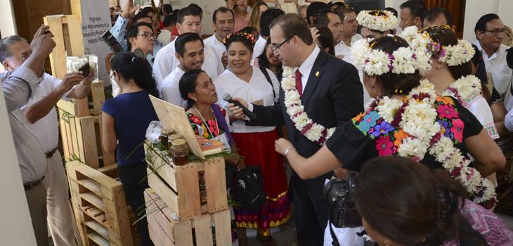 Inaugura Javier Duarte la Expo Veracruz, Vive la Riqueza Indígena