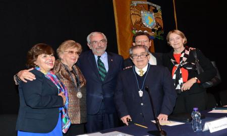 PIDE GRAUE ANTEPONER EL CONOCIMIENTO A MUROS DE SINRAZÃ“N, FANATISMOS Y FOBIAS RACIALES