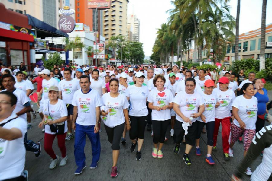 Encabeza Mercedes Calvo, caminata para conmemorar el Día Mundial del Corazón