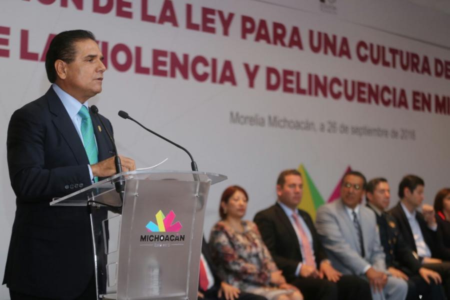 Firma la Ley para una Cultura de Paz y Prevención de la Violencia y Delincuencia en Michoacán