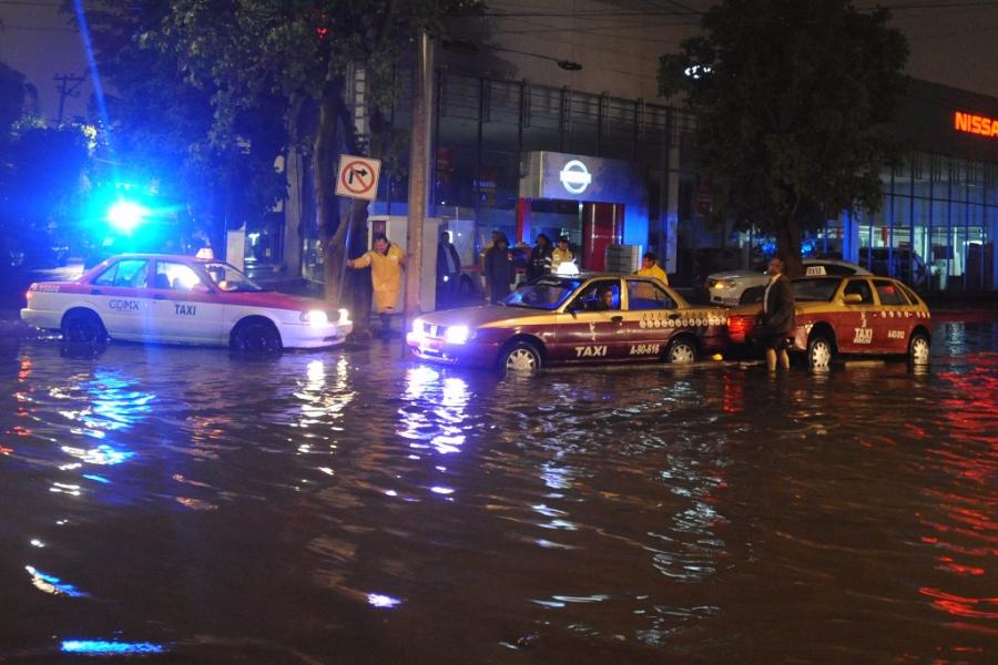 Atiende Gobierno de CDMX zonas afectadas por lluvia en Xochimilco e Iztapalapa