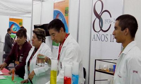 Prototipos politÃ©cnicos invaden el zÃ³calo capitalino