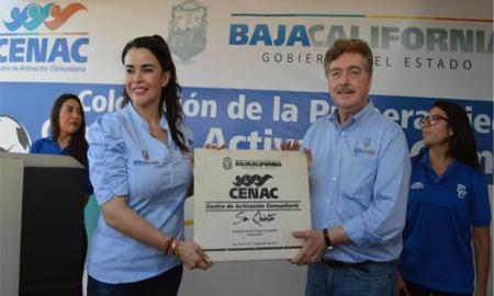 GOBERNADOR Y PRESIDENTA DEL DIF ESTATAL COLOCAN PRIMERA PIEDRA DEL CENTRO COMUNITARIO SAN QUINTÃN