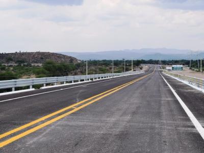 EN EL PRIMER AÑO DE GOBIERNO, SE AVANZA EN EL MANTENIMIENTO A CARRETERAS Y EJES TRONCALES DE SLP