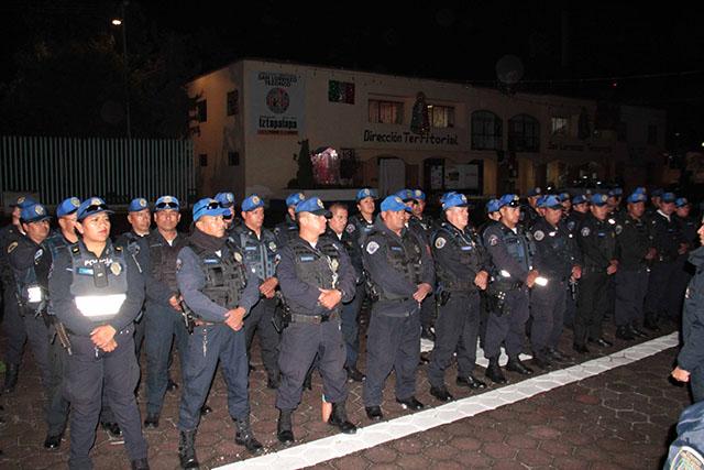 POLICÍA DE IZTAPALAPA DETIENE A 16 EN OPERATIVO EN SAN LORENZO TEZONCO