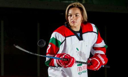 Logra Claudia TÃ©llez contrato histÃ³rico en hockey sobre hielo