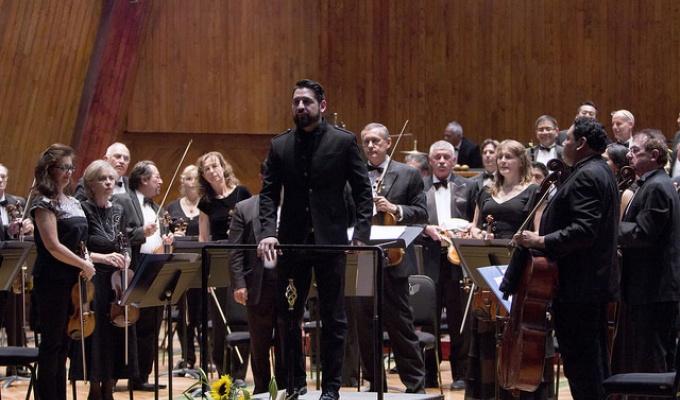 Faustino Díaz demostró su calidad interpretativa con la Orquesta Filarmónica de la Ciudad de México