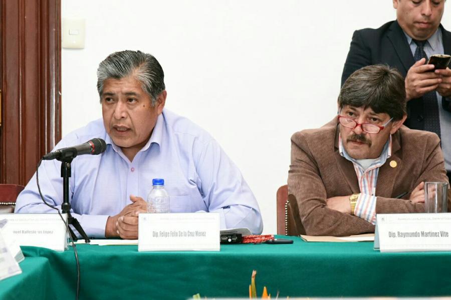 PIDEN INFORMACIÓN OBJETIVA QUE PERMITA MONITOREAR EL PROGRESO EN MATERIA EDUCATIVA