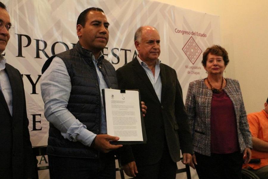 Entregan Mario Uvence y empresarios propuesta de nueva Ley de Turismo para Chiapas a Eduardo Ramírez Aguilar