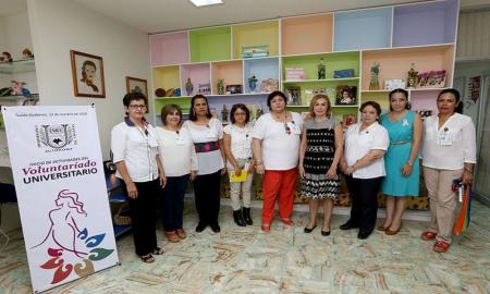 Toma protesta Leticia Coello de Velasco al Voluntariado de la Unach