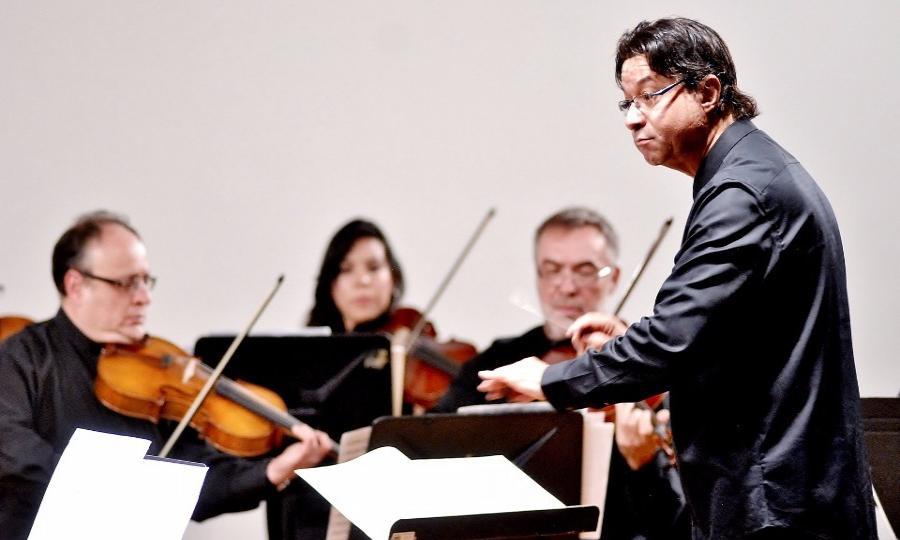 Dirige con éxito a la Orquesta de Cámara de Bellas Artes el huésped brasileño Claudio Cohen