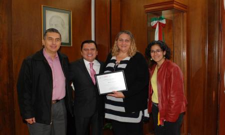 Recibe â€œEl Abogado en tu Casaâ€ reconocimiento de luchadora social latinoamericana