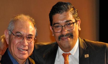 Entrega IPN reconocimientos a mÃ©dicos egresados de la ESM