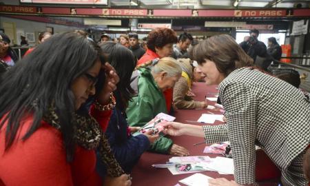 ContinÃºa CDMX con entrega de silbatos antiacoso â€œVive Seguraâ€
