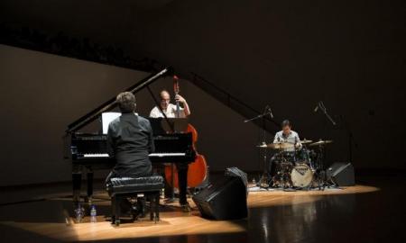 El baterista AdriÃ¡n Oropeza en el Tabacalera Jazz Club