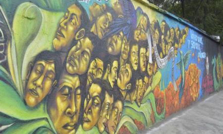 Mural en honor a los 43 estudiantes desaparecidos de Ayotzinapa en Azcapotzalco