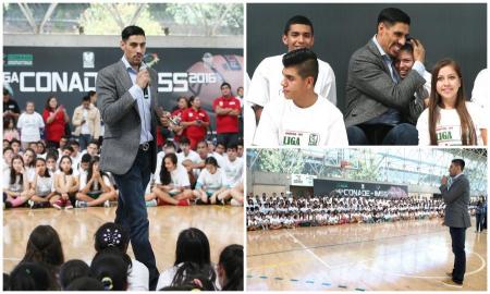 Gustavo AyÃ³n compartiÃ³ su experiencia a niÃ±os basquetbolistas