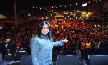 IZTAPALAPENSES CELEBRAN POSADA DELEGACIONAL; BAILAN Y CANTAN DURANTE CASI CINCO HORAS