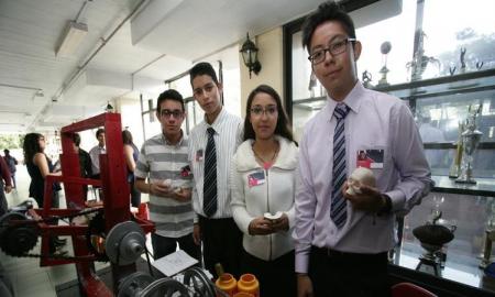 Elaboran rotomoldeadora, es una innovaciÃ³n politÃ©cnica para crear piezas de resina hueca