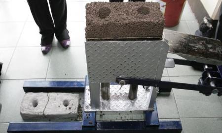 PolitÃ©cnicos crean fÃ¡brica de tabiques portÃ¡til