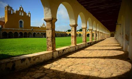 IZAMAL, EJEMPLO ÃšNICO DE UNIÃ“N ENTRE URBANISMO MESOAMERICANO Y EUROPEO