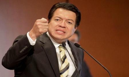 El precio de las gasolina debiÃ³ haber bajado: Senador Mario Delgado
