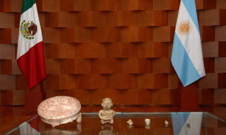 RESTITUYEN A MÃ‰XICO SEIS PIEZAS PREHISPÃNICAS INCAUTADAS EN ARGENTINA