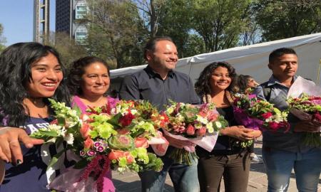Apoya AGU celebraciÃ³n con flores en la CDMX