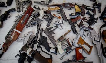 ENTREGAN MÁS DE 500 ARTEFACTOS BÉLICOS DURANTE DESARME VOLUNTARIO