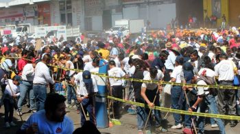 POR UNA CENTRAL DE ABASTO LIMPIA, SE ROMPE RÉCORD GUINNES CON LA PARTICIPACIÓN DE MIL 833 PERSONAS