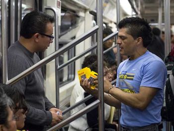 REFUERZA SSP-CDMX DESPLIEGUE EN EL METRO PARA INHIBIR AMBULANTAJE