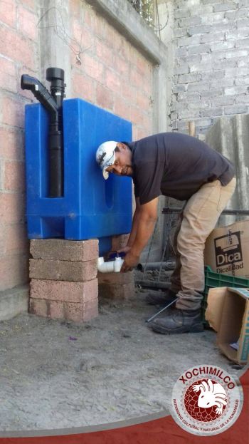 CONTINÚA LA INSTALACIÓN DE COSECHADORAS DE AGUA EN XOCHIMILCO