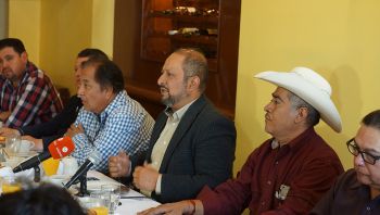 Renuncia al PRD Max Correa, precandidato al Edomex.