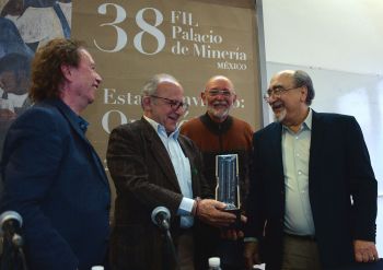 RINDEN HOMENAJE A ALFREDO LÓPEZ AUSTIN EN LA FIL DEL PALACIO DE MINERÍA