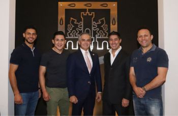 Peleadores de la UFC visitaron el Antiguo Palacio del Ayuntamiento