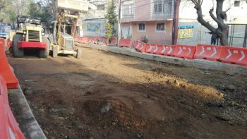 ALISTAN VIALIDAD AFECTADA POR SOCAVÓN EN XOCHIMILCO
