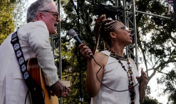 La francesa Mina Agossi cerró con broche de oro el Festival Eurojazz 2017