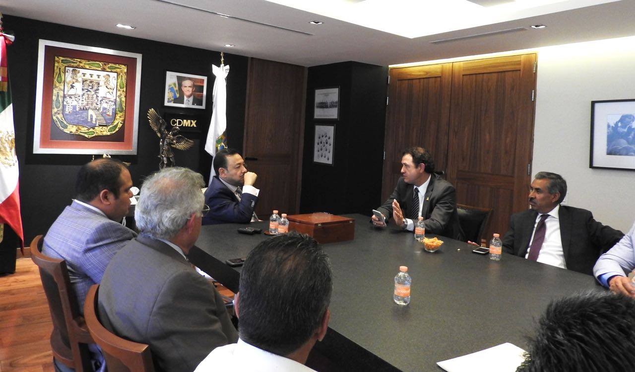 El Secretario de Movilidad, Héctor Serrano Cortés sostuvo reunión con transportistas de la CDMX