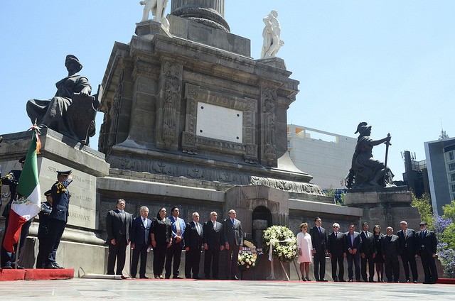 Conmemoran al General Guadalupe Victoria en la Columna de la Independencia