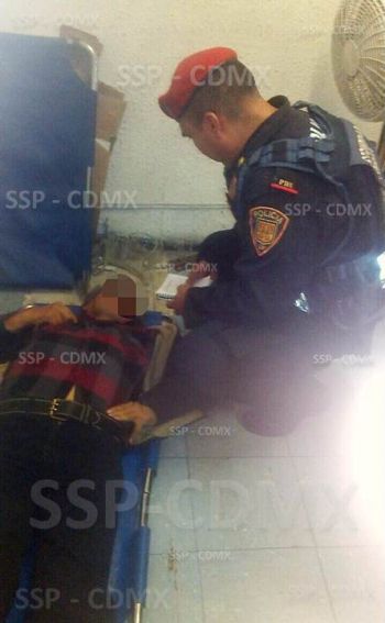 POLICÍA DE LA SSP-CDMX EVITA QUE UN HOMBRE SE PRIVE DE LA VIDA EN EL METRO