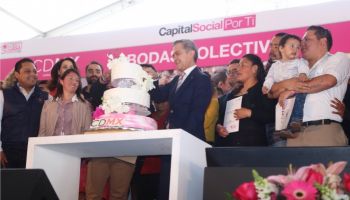 Formalizan su unión matrimonial 3 mil 400 parejas de México y el mundo en el Zócalo Capitalino