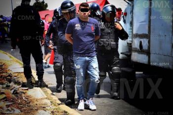 SSP-CDMX APOYA EN DECOMISO DE ROPA DE PACA