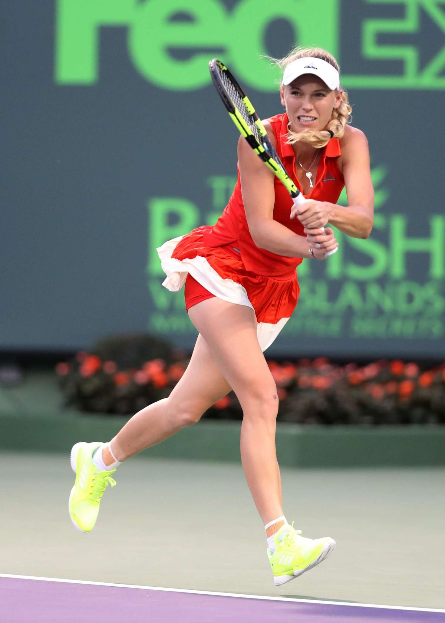 Wozniacki pasa semifinales en Miami al vencer a Safarova