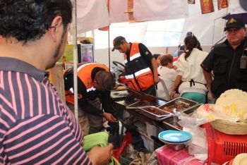 Incidente en la zona de alimentos de la fiesta de la Flor más Bella del Ejido en #Xochimilco