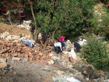 Delegación Cuajimalpa realiza limpieza de la barranca Moneruco