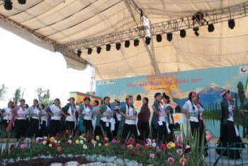 Jovencitas con discapacidad presentes en el cuarto día de la Flor más bella del ejido 2017
