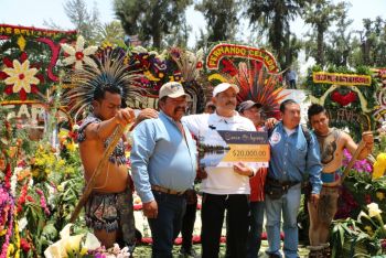 CONCURSO DE LA CANOA ALEGÓRICA, MUESTRA DE CREATIVIDAD A TRAVÉS DE DISEÑOS FLORALES