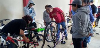 EXITOSO TALLER DE MECÁNICA PARA BICIS