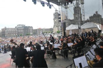 Cierra Festival del Centro Histórico de la CDMX con homenaje a Pérez Prado en el Zócalo