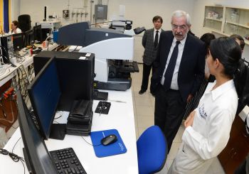 INAUGURA LA UNAM LABORATORIO CON DETECTOR DE BIOMOLÉCULAS